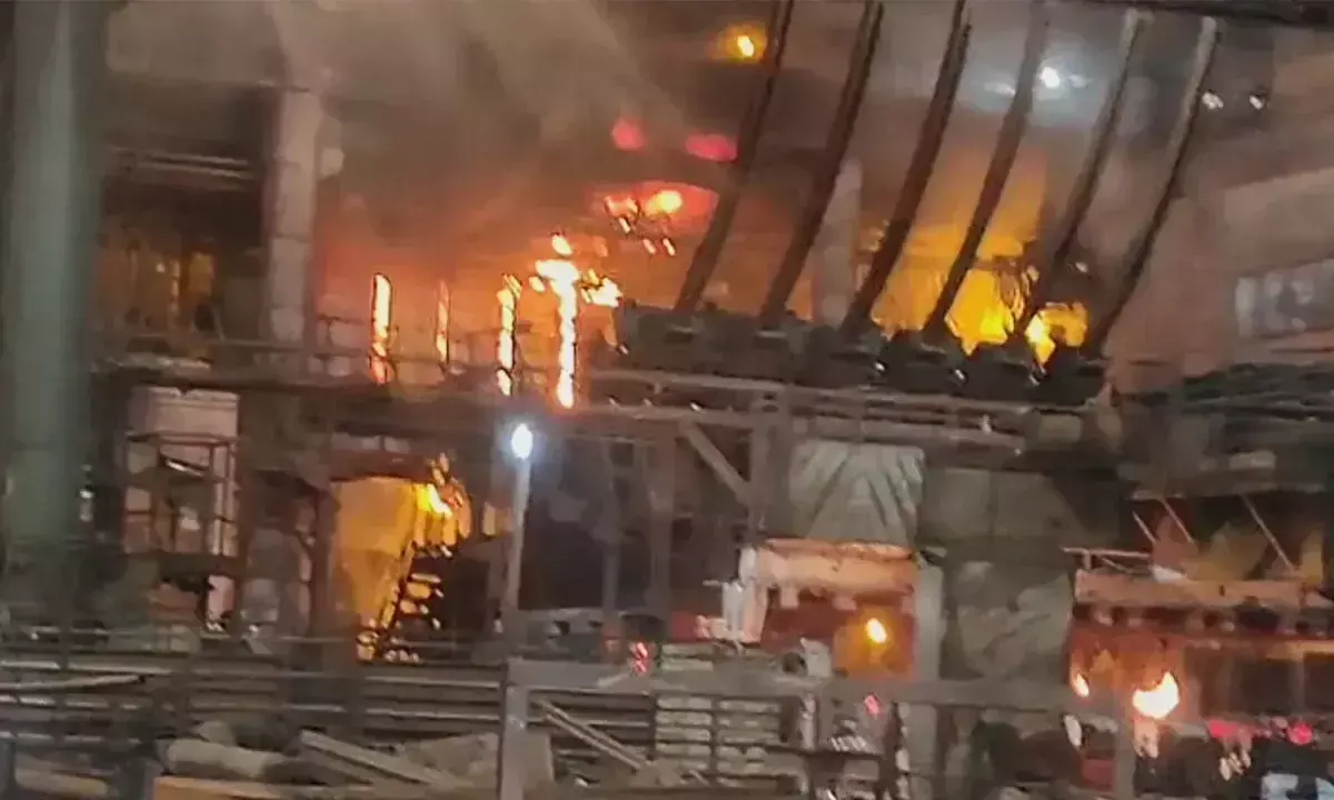 VSP के स्टील मेल्टिंग शॉप-2 में आग लगने की दुर्घटना VSP के स्टील मेल्टिंग शॉप-2 में आग लगने की दुर्घटना