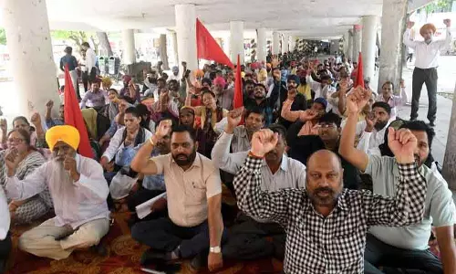 Chandigarh: फेडरेशन ने कहा, बर्खास्त किए गए सात कर्मचारियों को बहाल किया Chandigarh: फेडरेशन ने कहा, बर्खास्त किए गए सात कर्मचारियों को बहाल किया