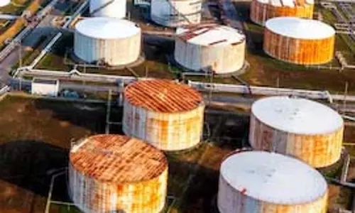 अमेरिका Chevron को वेनेजुएला में सीमित संचालन की अनुमति देने की तैयारी में अमेरिका Chevron को वेनेजुएला में सीमित संचालन की अनुमति देने की तैयारी में