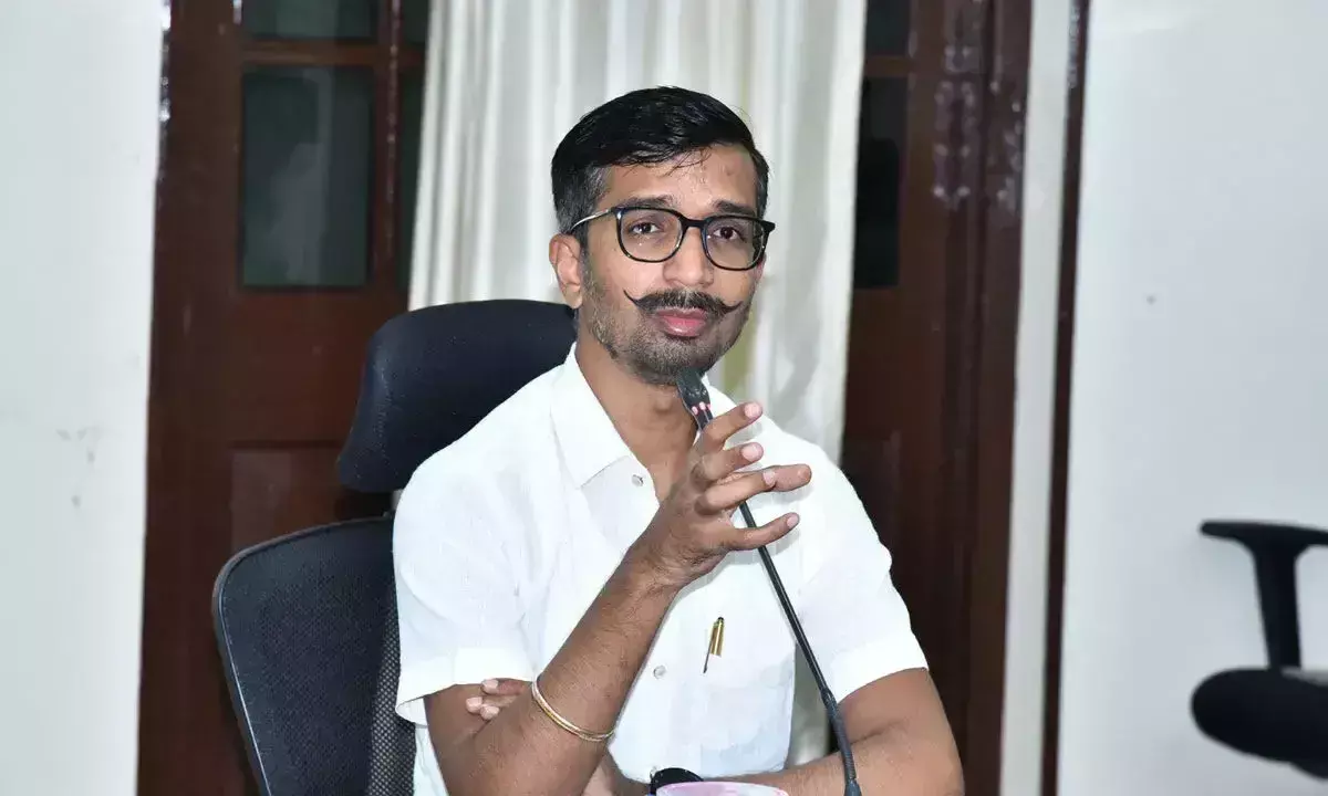 Collector ने उद्योगों को बढ़ावा देने के लिए निवेशक-अनुकूल वातावरण पर जोर दिया