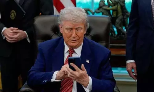 ट्रम्प के 25% टैरिफ के बावजूद, भारत में बने iPhones की कीमत अभी भी अमेरिका में बने iPhones से कम होगी ट्रम्प के 25% टैरिफ के बावजूद, भारत में बने iPhones की कीमत अभी भी अमेरिका में बने iPhones से कम होगी
