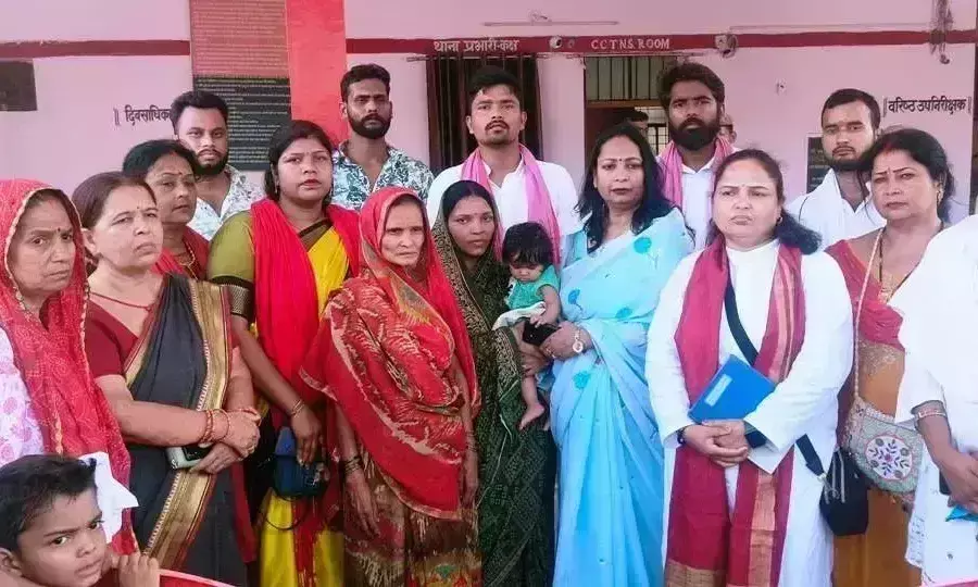 Basti: हत्यारे नहीं गिरफ्तार हुए तो सपा महिला मोर्चा उतरेगा सड़कों पर: गीता भारती Basti: हत्यारे नहीं गिरफ्तार हुए तो सपा महिला मोर्चा उतरेगा सड़कों पर: गीता भारती