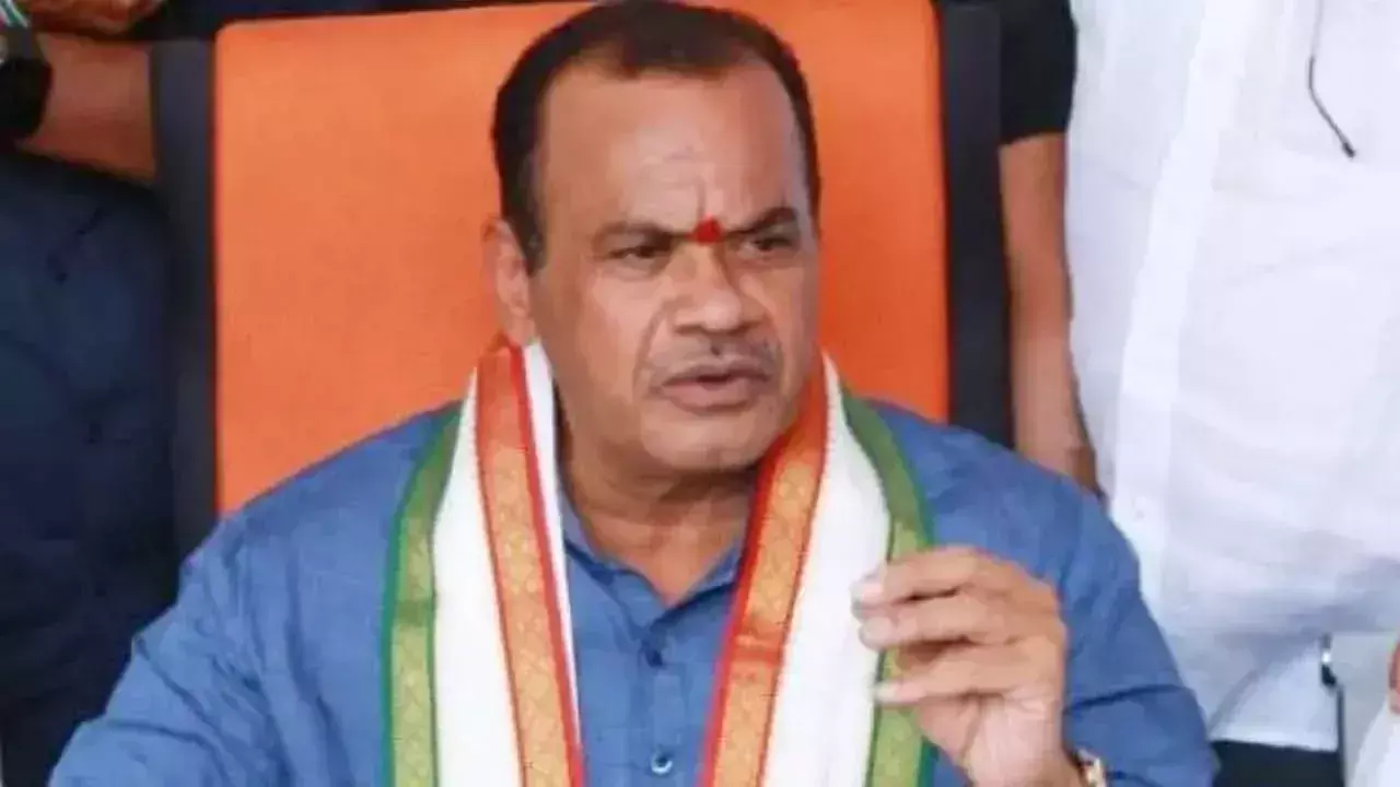 Telangana: कैडर ने कोमाटीरेड्डी का जन्मदिन मनाया Telangana: कैडर ने कोमाटीरेड्डी का जन्मदिन मनाया