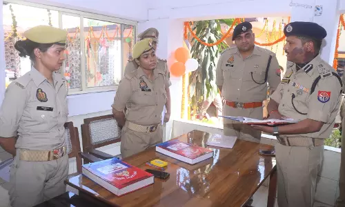 Bareill: पुलिस उप महानिरीक्षक द्वारा थाना भोजीपुरा एवं थाना कैंट का किया गया वार्षिक निरीक्षण