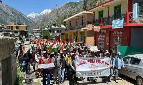 Lahaul में प्रस्तावित मेगा जलविद्युत परियोजनाओं के खिलाफ विरोध प्रदर्शन