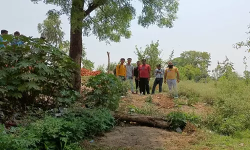 Faridpur: धार्मिक स्थल पर पशुओं के अवशेष फेंकने पर हुआ हंगामा Faridpur: धार्मिक स्थल पर पशुओं के अवशेष फेंकने पर हुआ हंगामा