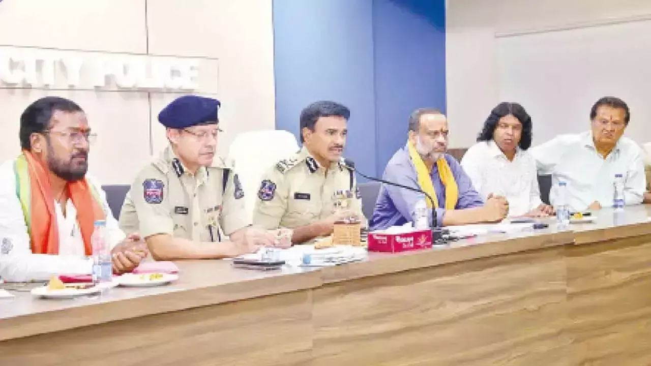 CV आनंद ने शांतिपूर्ण बकरीद सुनिश्चित करने के लिए गौ सेवा एसोसिएशन के साथ बैठक की