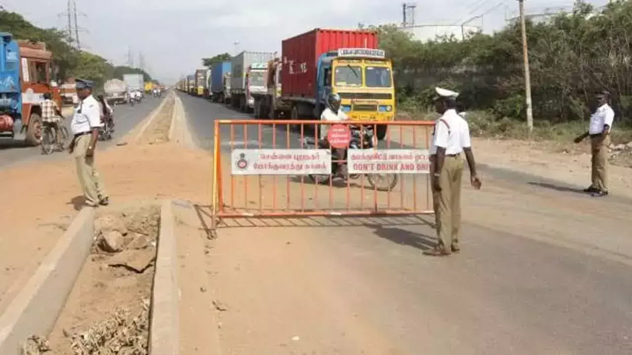 Telangana: बकरीद से पहले पुलिस ने प्रमुख चौराहों पर चेकपोस्ट स्थापित किए