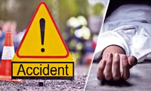 Kaimganj: अनियंत्रित टेंपो पलटने से मासूम बच्ची की मौत Kaimganj: अनियंत्रित टेंपो पलटने से मासूम बच्ची की मौत