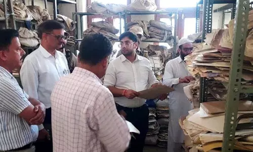DC राजौरी ने शहरी स्वास्थ्य प्रशिक्षण केंद्र, तहसील कार्यालय का औचक निरीक्षण किया