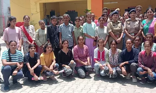 Farrukhabad: पुलिस अधीक्षक ने छात्राओं को मिशन शक्ति के तहत किया जागरुक Farrukhabad: पुलिस अधीक्षक ने छात्राओं को मिशन शक्ति के तहत किया जागरुक
