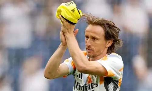 महान मिडफील्डर Luka Modric सैंटियागो बर्नब्यू में आखिरी गेम के लिए तैयार हैं महान मिडफील्डर Luka Modric सैंटियागो बर्नब्यू में आखिरी गेम के लिए तैयार हैं