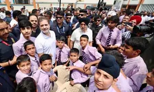 Rahul Gandhi ने पुंछ में घर-घर जाकर छात्रों को दी कड़ी मेहनत से पढ़ाई करने की सलाह
