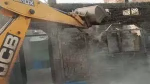 MCD ने रोहिणी जोन में अवैध जींस रंगाई इकाइयों, प्लास्टिक गोदामों को सील किया MCD ने रोहिणी जोन में अवैध जींस रंगाई इकाइयों, प्लास्टिक गोदामों को सील किया