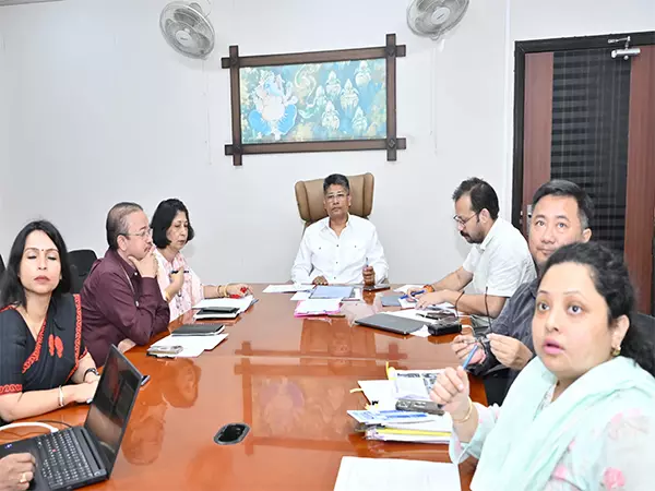 Assam: मंत्री पीयूष हजारिका ने प्रमुख सामाजिक न्याय पहलों की समीक्षा की Assam: मंत्री पीयूष हजारिका ने प्रमुख सामाजिक न्याय पहलों की समीक्षा की