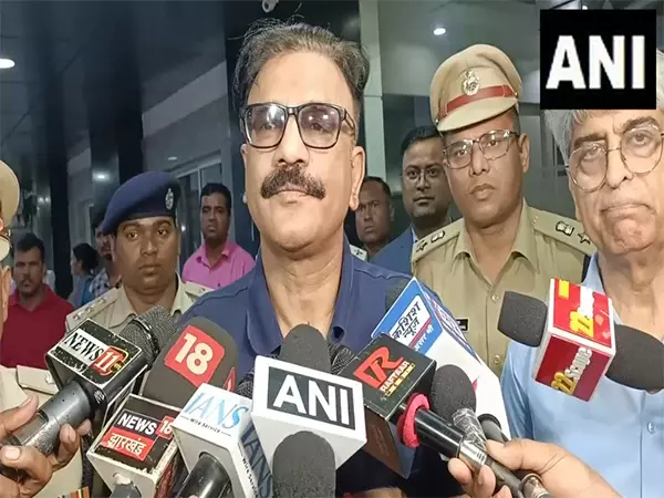 Jharkhand DGP ने मुठभेड़ में दो नक्सलियों के मारे जाने के बाद कहा, धरती से बोझ उतर गया है Jharkhand DGP ने मुठभेड़ में दो नक्सलियों के मारे जाने के बाद कहा, धरती से बोझ उतर गया है