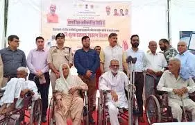 Delhi सरकार ने दिव्यांग व्यक्तियों के बीच सहायक उपकरण वितरित किए Delhi सरकार ने दिव्यांग व्यक्तियों के बीच सहायक उपकरण वितरित किए