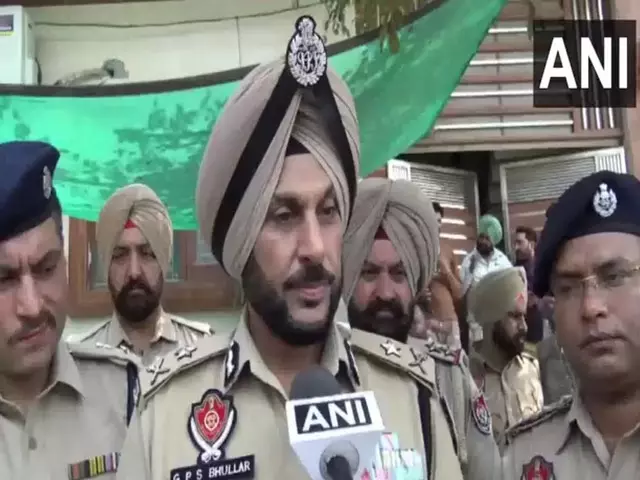 Punjab: अमृतसर नगर निगम ने ड्रग तस्कर की संपत्ति को ध्वस्त किया Punjab: अमृतसर नगर निगम ने ड्रग तस्कर की संपत्ति को ध्वस्त किया