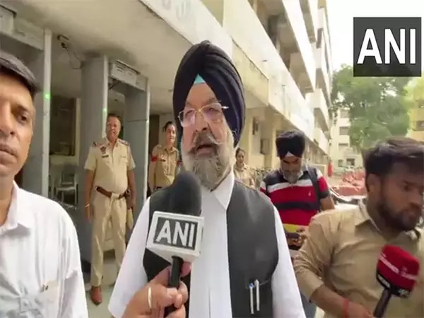 भ्रष्टाचार के मामले में गिरफ्तार AAP विधायक रमन अरोड़ा को 5 दिन की विजिलेंस ब्यूरो रिमांड पर भेजा गया भ्रष्टाचार के मामले में गिरफ्तार AAP विधायक रमन अरोड़ा को 5 दिन की विजिलेंस ब्यूरो रिमांड पर भेजा गया