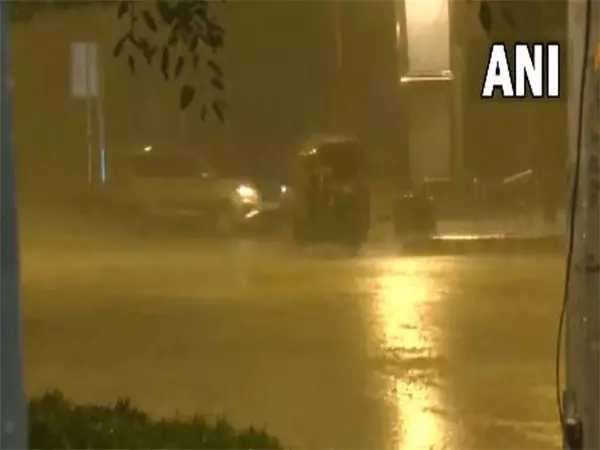 Delhi-NCR में भारी बारिश, आंधी-तूफान की स्थिति Delhi-NCR में भारी बारिश, आंधी-तूफान की स्थिति