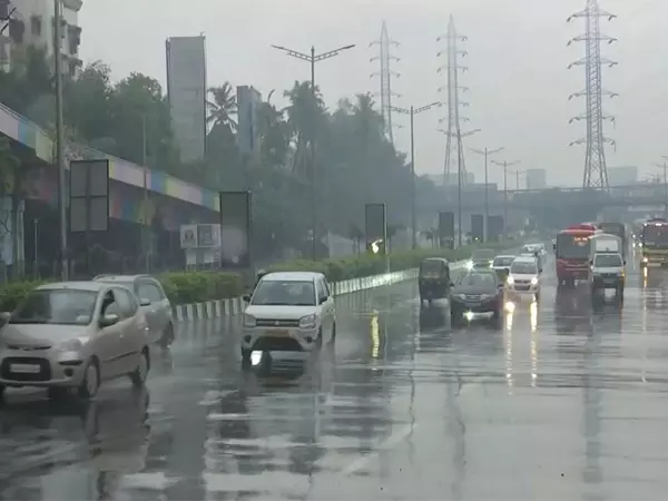 Mumbai के कई हिस्सों में बारिश हुई, राज्य अलर्ट पर Mumbai के कई हिस्सों में बारिश हुई, राज्य अलर्ट पर