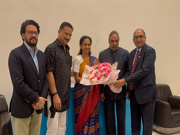 NCP MP सुप्रिया सुले के नेतृत्व में सर्वदलीय प्रतिनिधिमंडल कतर पहुंचा NCP MP सुप्रिया सुले के नेतृत्व में सर्वदलीय प्रतिनिधिमंडल कतर पहुंचा