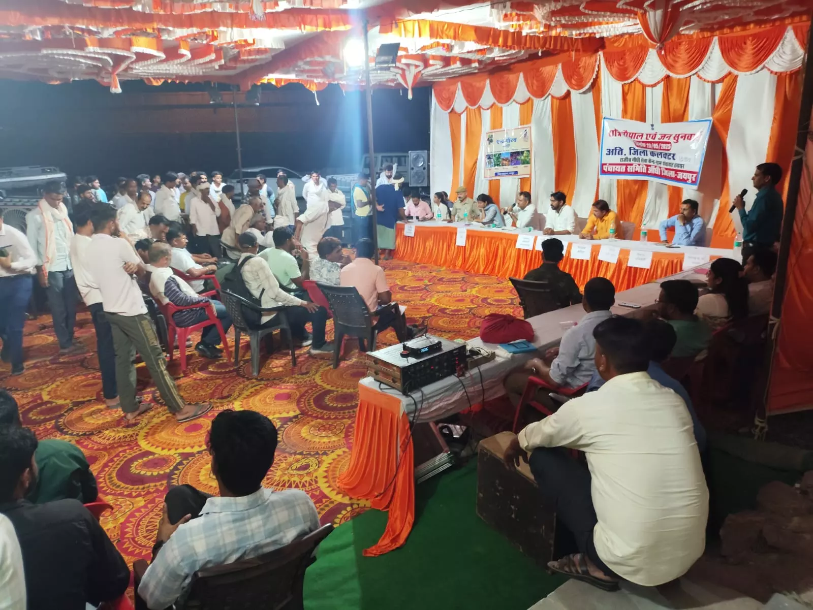 Jaipur: रात्रि चौपाल में हुआ आमजन की समस्याओं का त्वरित एवं प्रभावी निस्तारण Jaipur: रात्रि चौपाल में हुआ आमजन की समस्याओं का त्वरित एवं प्रभावी निस्तारण