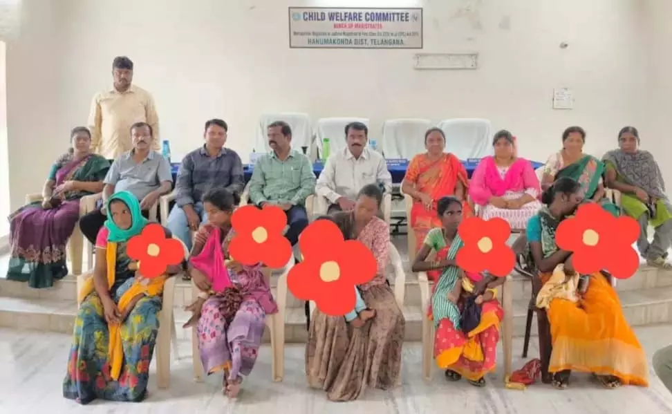 बच्चों के साथ भीख मांगने वाली महिलाओं को CWC द्वारा परामर्श दिया गया बच्चों के साथ भीख मांगने वाली महिलाओं को CWC द्वारा परामर्श दिया गया