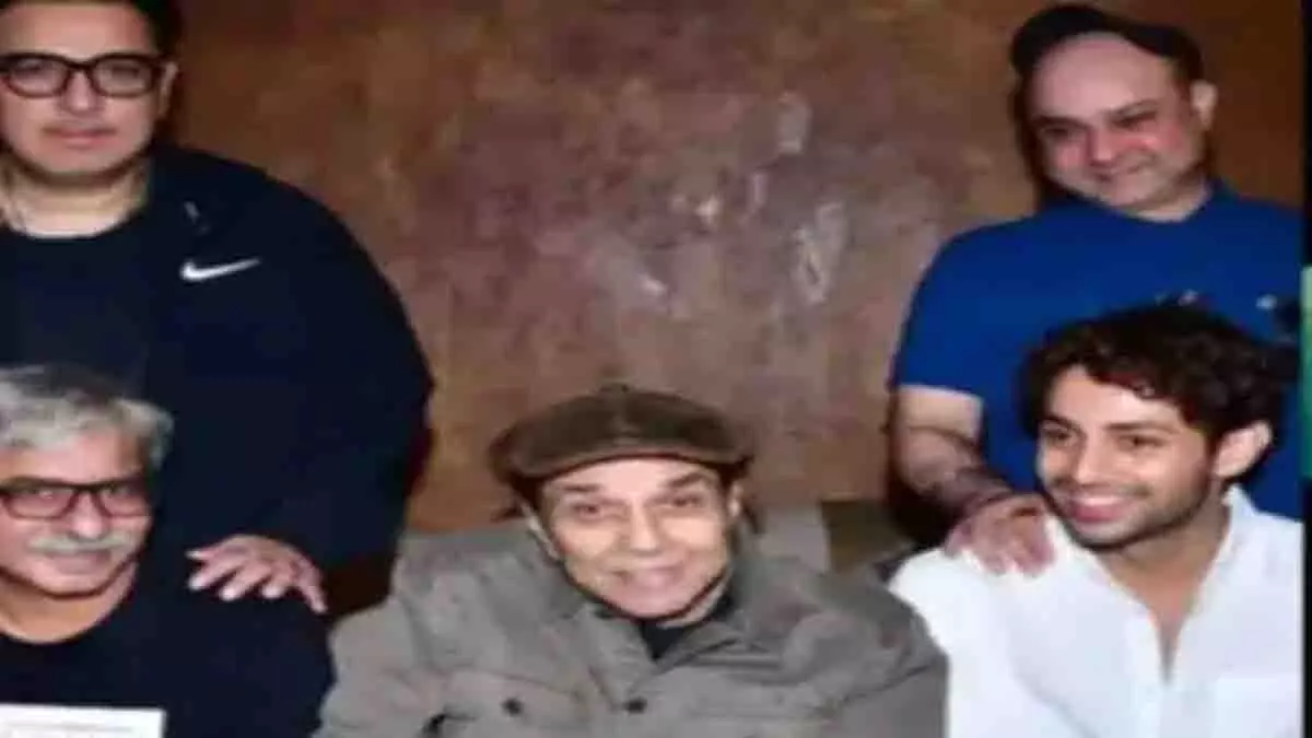 गांधी जयंती पर बनी युद्ध फिल्म ‘इक्कीस’ ने नायक की प्रशंसा को गलत तरीके से किया पेश गांधी जयंती पर बनी युद्ध फिल्म ‘इक्कीस’ ने नायक की प्रशंसा को गलत तरीके से किया पेश