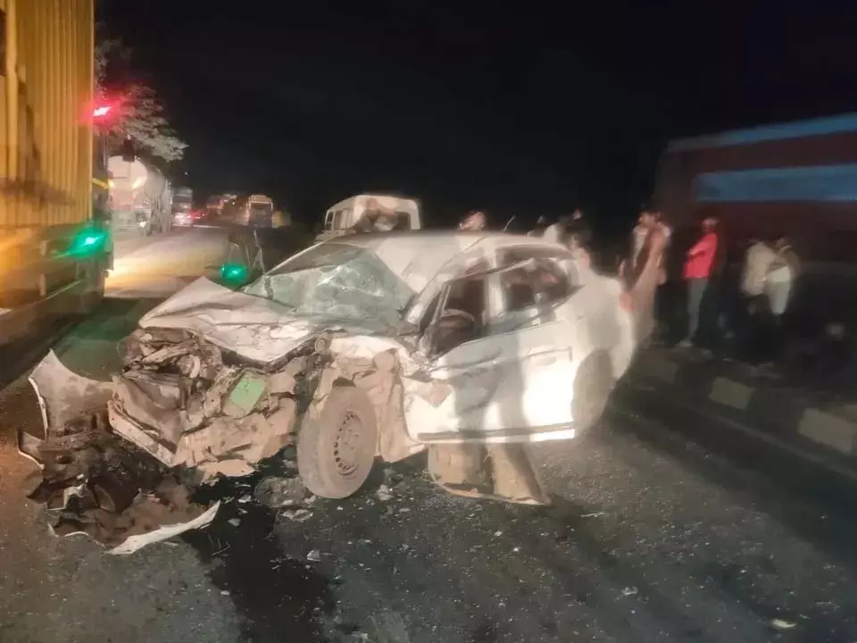 Odisha : संबलपुर में एनएच पर कार के ट्रक से टकराने से दो लोगों की मौत, दो गंभीर Odisha : संबलपुर में एनएच पर कार के ट्रक से टकराने से दो लोगों की मौत, दो गंभीर
