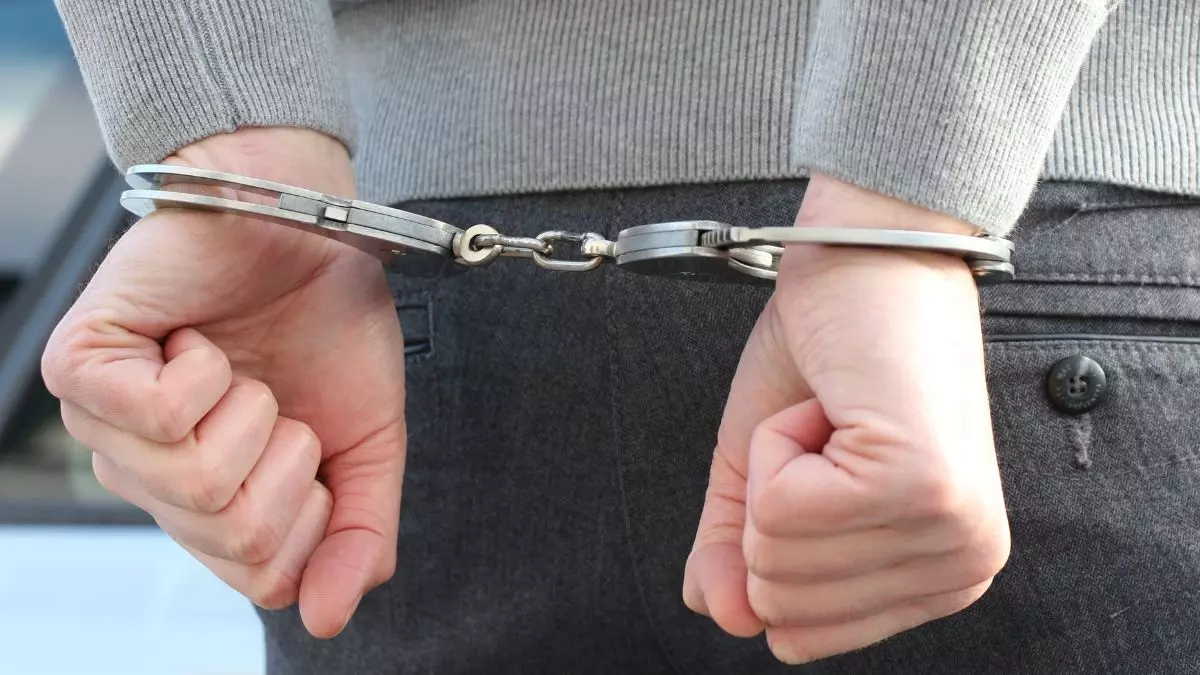 Faridabad: ट्रेडिंग के फर्जी वादे पर 7.20 लाख की ठगी, तीन गिरफ्तार Faridabad: ट्रेडिंग के फर्जी वादे पर 7.20 लाख की ठगी, तीन गिरफ्तार