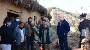 बुधल में लड़की की रहस्यमय मौत से विरोध प्रदर्शन बुधल में लड़की की रहस्यमय मौत से विरोध प्रदर्शन
