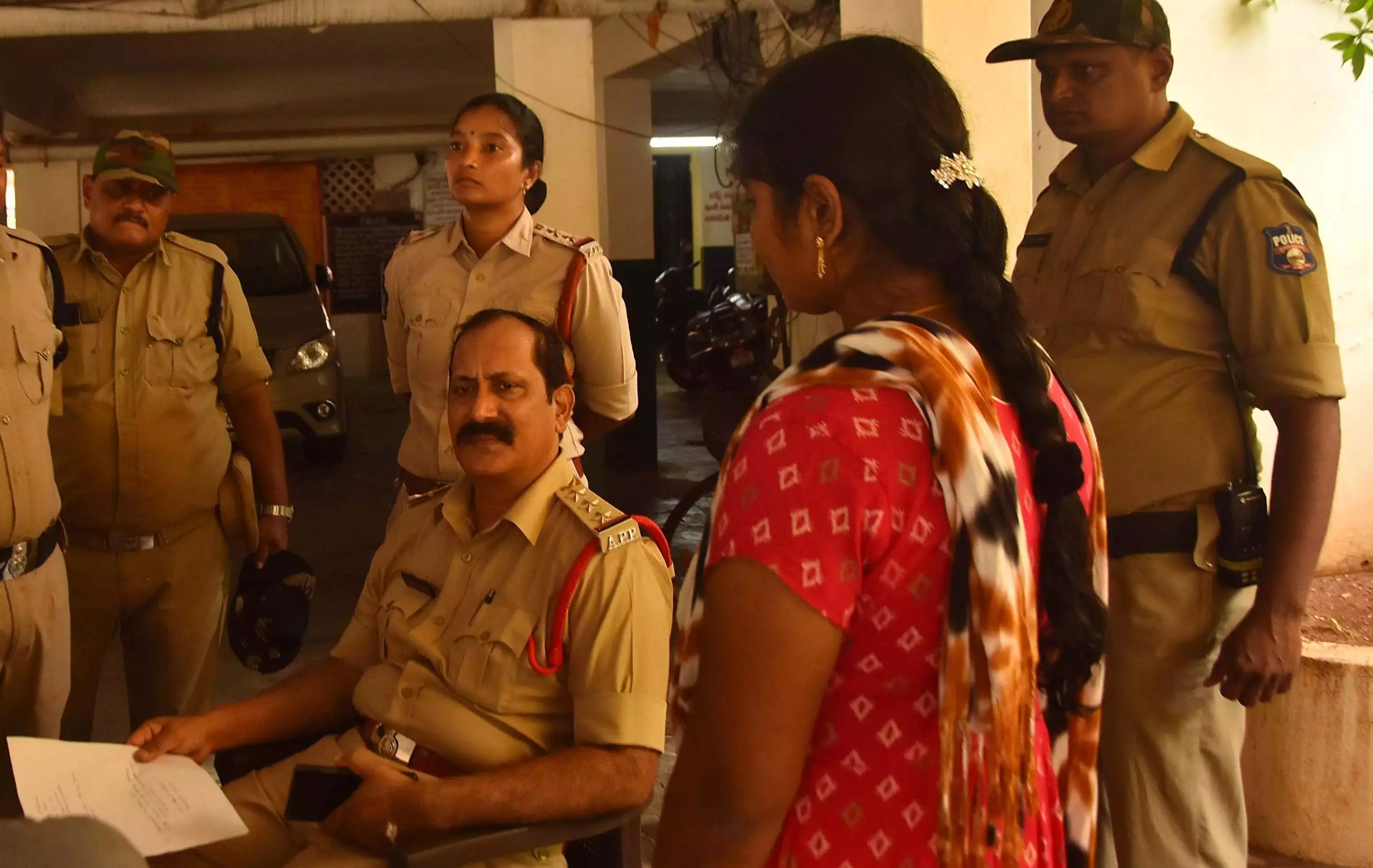 Vijayawada में एक ही परिवार के तीन लोगों की करंट लगने से मौत Vijayawada में एक ही परिवार के तीन लोगों की करंट लगने से मौत