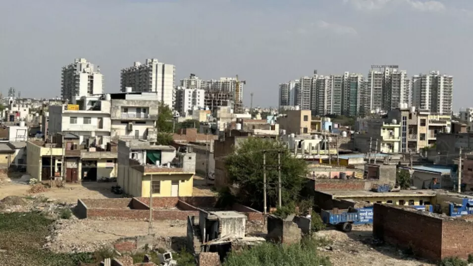 Gurugram: 2 साल में 38 अवैध कॉलोनियां हुईं नियमित, गुरुग्राम में सुधार की उम्मीद Gurugram: 2 साल में 38 अवैध कॉलोनियां हुईं नियमित, गुरुग्राम में सुधार की उम्मीद