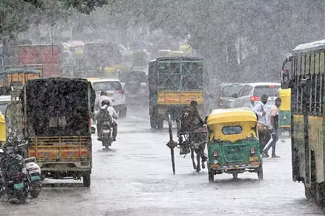 बेंगलुरू बाढ़ संकट: मानसून आपदाएं सरकारी कुप्रबंधन को उजागर करती बेंगलुरू बाढ़ संकट: मानसून आपदाएं सरकारी कुप्रबंधन को उजागर करती