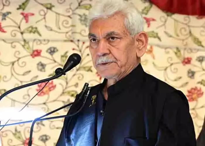 आतंकवादियों और उनके समर्थकों के लिए सजा एक जैसी होनी चाहिए: J&K L-G आतंकवादियों और उनके समर्थकों के लिए सजा एक जैसी होनी चाहिए: J&K L-G