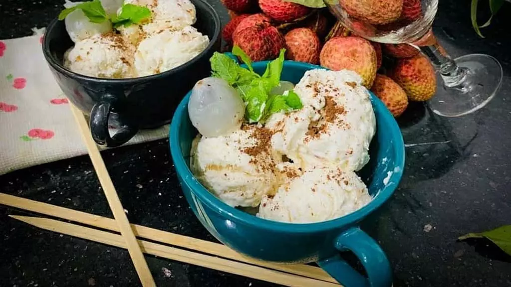 Litchi Ice Cream: लीची से बनती है स्वादिष्ट आइसक्रीम, जानिए बनाने का आसान तरीका Litchi Ice Cream: लीची से बनती है स्वादिष्ट आइसक्रीम, जानिए बनाने का आसान तरीका
