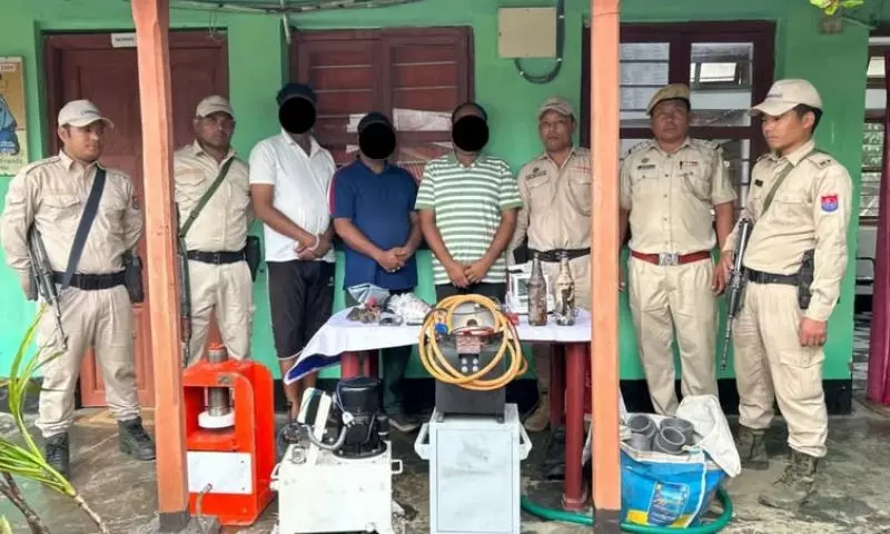 Manipur में नकली सोने की तस्करी के आरोप में तीन गिरफ्तार Manipur में नकली सोने की तस्करी के आरोप में तीन गिरफ्तार