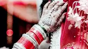 Barabanki: दुल्हन के पिता ने विदाई से किया इनकार, रिश्तेदारों की पहल पर हुई विदाई Barabanki: दुल्हन के पिता ने विदाई से किया इनकार, रिश्तेदारों की पहल पर हुई विदाई