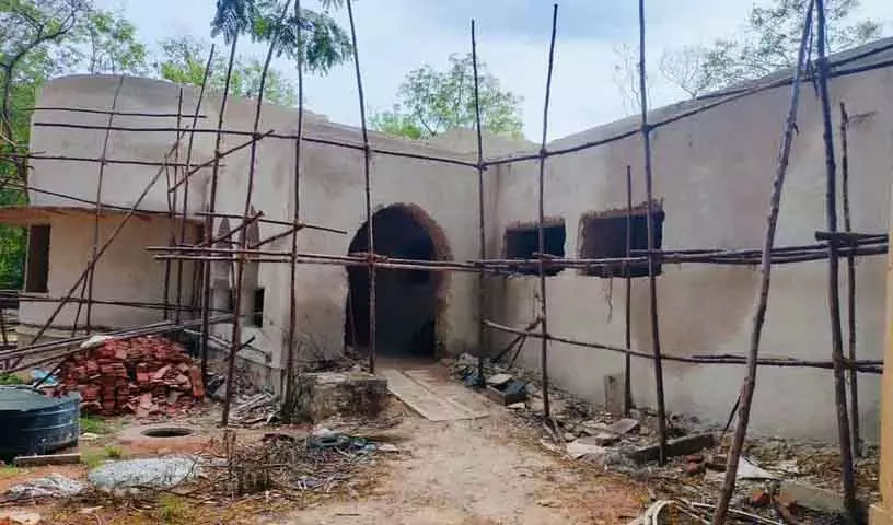 Osmania University के शिक्षकों ने आदि ध्वनि ट्रस्ट को प्रोफेसर क्वार्टर पट्टे पर देने पर आपत्ति जताई Osmania University के शिक्षकों ने आदि ध्वनि ट्रस्ट को प्रोफेसर क्वार्टर पट्टे पर देने पर आपत्ति जताई