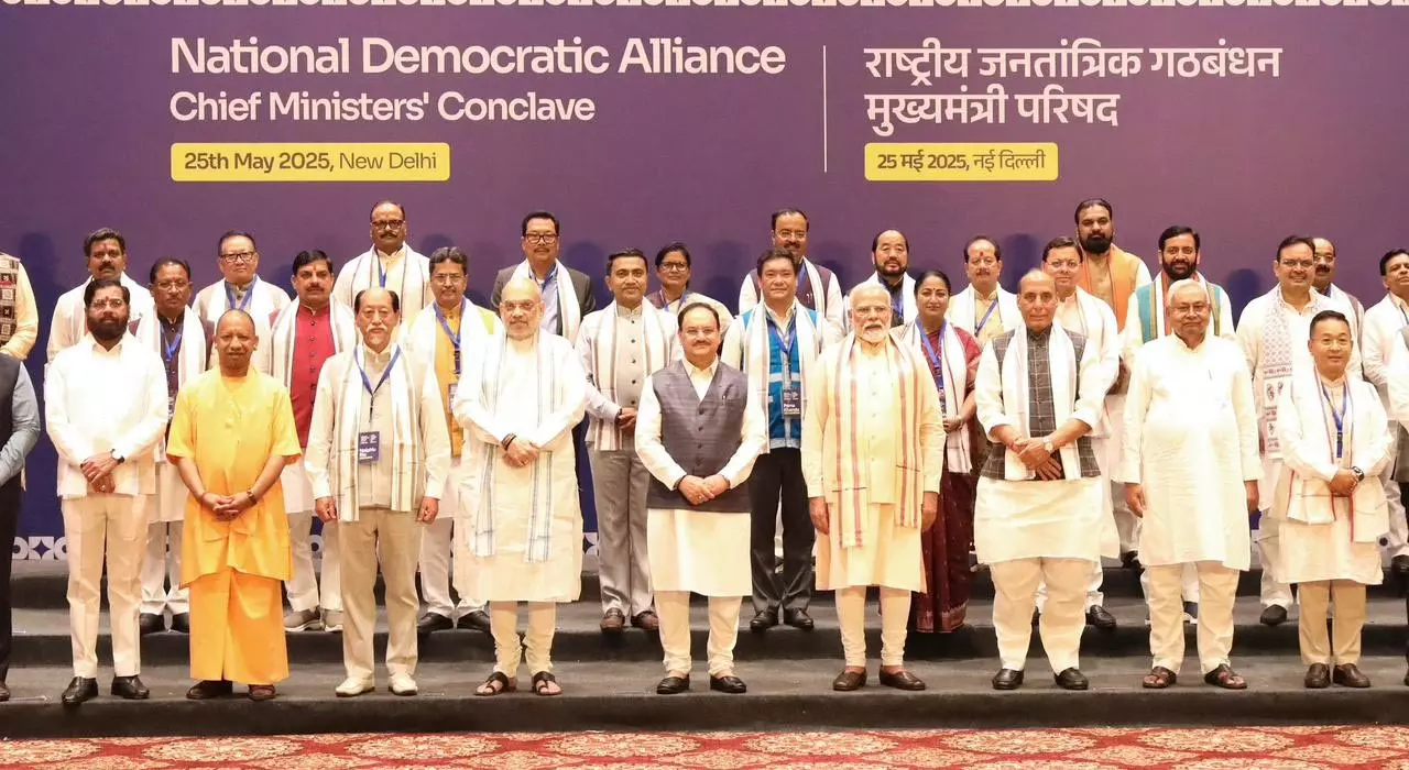 मुख्यमंत्री परिषद की बैठक में विष्णुदेव साय के लिए बजी तालियां, बस्तर के नवाचारों की खुलकर हुई सराहना मुख्यमंत्री परिषद की बैठक में विष्णुदेव साय के लिए बजी तालियां, बस्तर के नवाचारों की खुलकर हुई सराहना