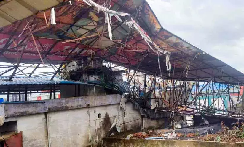 त्रासदी आ गयी है; कुन्नमकुलम क्षेत्र में तूफान से भारी नुकसान त्रासदी आ गयी है; कुन्नमकुलम क्षेत्र में तूफान से भारी नुकसान
