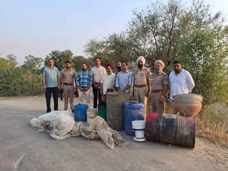 आबकारी विभाग ने Kapurthala में अवैध शराब के खिलाफ व्यापक अभियान शुरू किया आबकारी विभाग ने Kapurthala में अवैध शराब के खिलाफ व्यापक अभियान शुरू किया