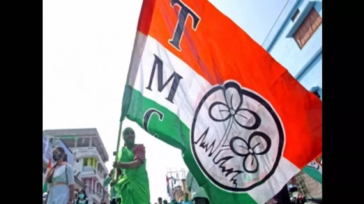 पांडवेश्वर में 30 भाजपा परिवार टीएमसी में शामिल पांडवेश्वर में 30 भाजपा परिवार टीएमसी में शामिल