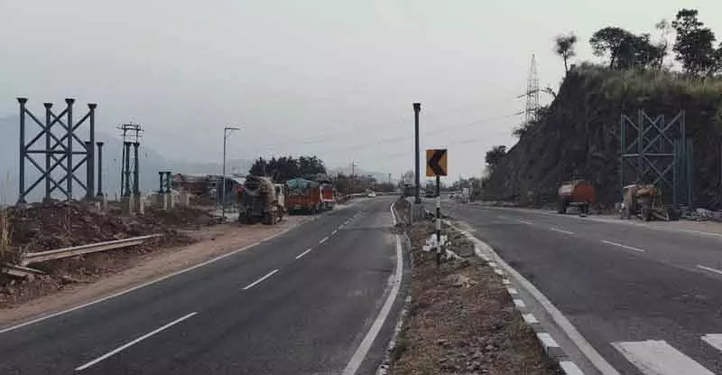 Himachal: किसानों ने राजमार्ग परियोजनाओं के लिए अधिग्रहित भूमि पर चार गुना छूट की मांग की Himachal: किसानों ने राजमार्ग परियोजनाओं के लिए अधिग्रहित भूमि पर चार गुना छूट की मांग की