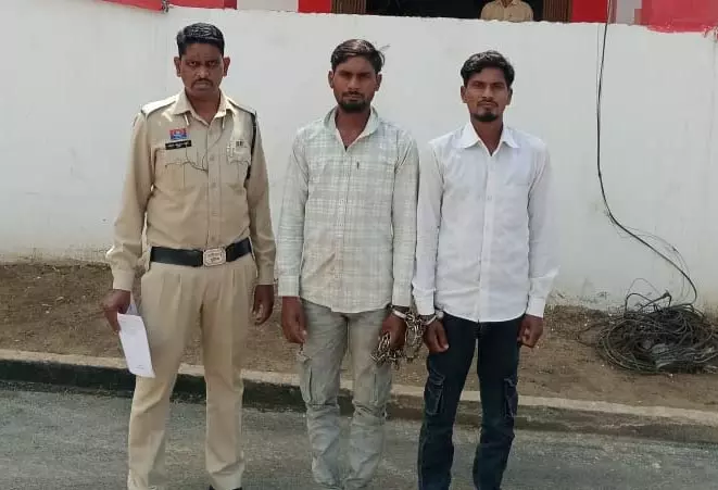 रायपुर : बुआ की हत्या करने वाले सगे भाई गिरफ्तार, खरोरा पुलिस का खुलासा रायपुर : बुआ की हत्या करने वाले सगे भाई गिरफ्तार, खरोरा पुलिस का खुलासा