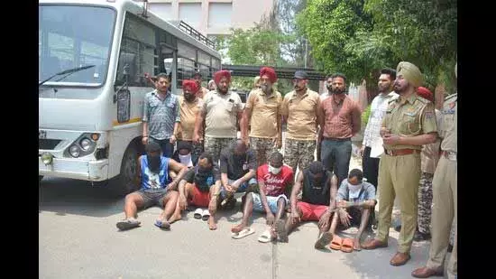 Mohali: कस्टम घोटाले में 7 अफ्रीकी नागरिक गिरफ्तार Mohali: कस्टम घोटाले में 7 अफ्रीकी नागरिक गिरफ्तार
