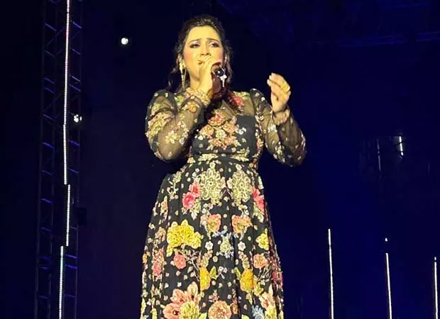 Shreya Ghoshal के प्रशंसक ने अपने जन्मदिन पर मुंबई में उनके कॉन्सर्ट में शामिल होने के लिए 12,000 किमी की यात्रा की Shreya Ghoshal के प्रशंसक ने अपने जन्मदिन पर मुंबई में उनके कॉन्सर्ट में शामिल होने के लिए 12,000 किमी की यात्रा की