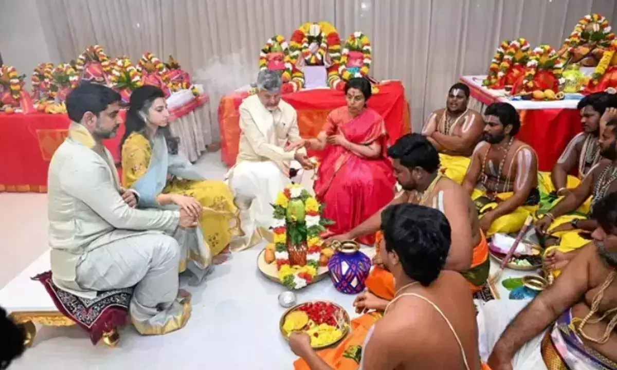 Andhra के सीएम चंद्रबाबू का गृह प्रवेश समारोह भव्यता से आयोजित Andhra के सीएम चंद्रबाबू का गृह प्रवेश समारोह भव्यता से आयोजित