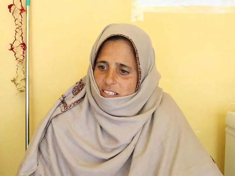 Kupwara की आदिवासी महिला ने ट्राउट विक्रय में बाधाएं तोड़ी Kupwara की आदिवासी महिला ने ट्राउट विक्रय में बाधाएं तोड़ी